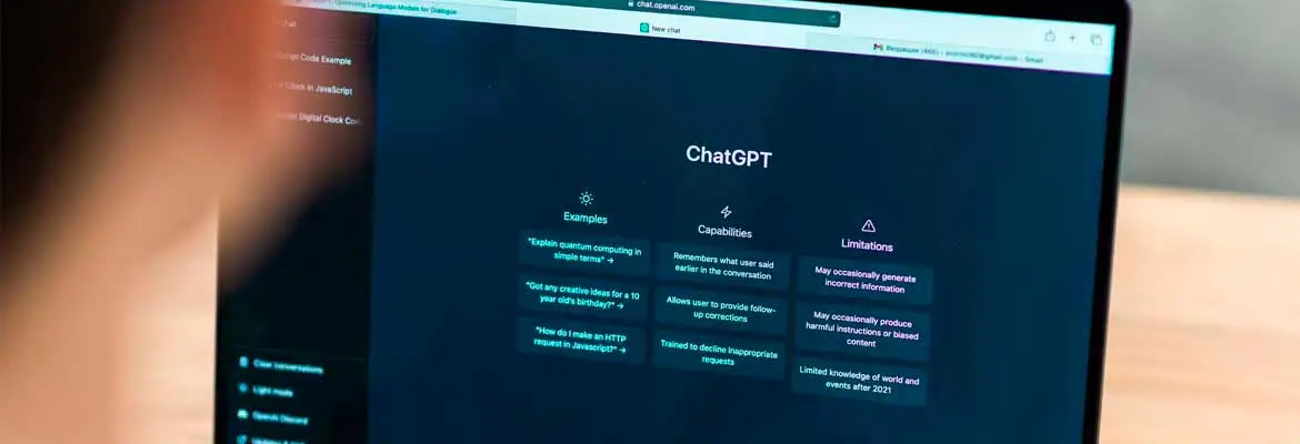 ChatGPT conversando con usuario en pantalla de inteligencia artificial